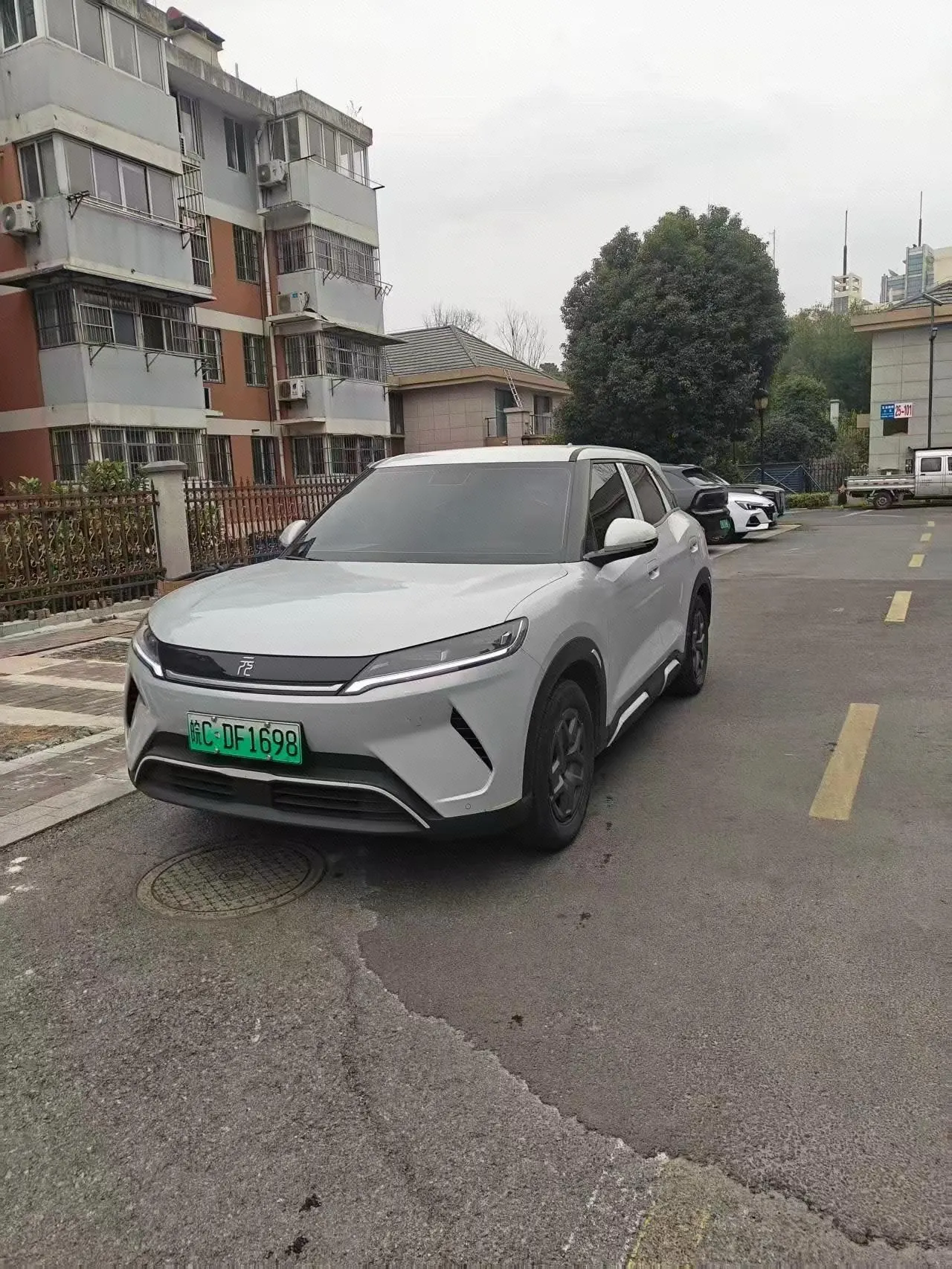 BYD 2025 Yuan UP 301KM Pilot Automatic Gear - View 1