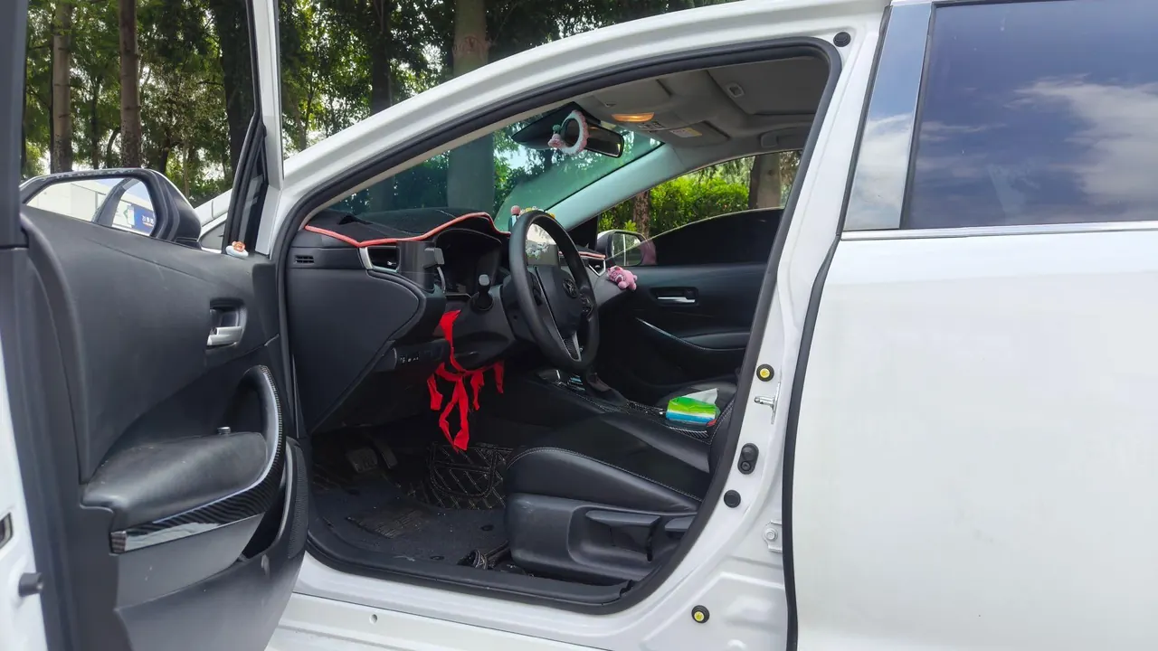 Toyota 2021 Corolla 1.2T Stepless Deluxe Edition Automatic Gear 4