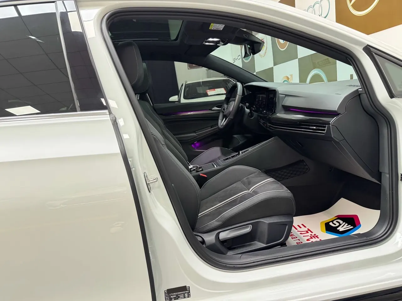 Volkswagen 2021 Golf 8 R-Line 1.4TSI 280TSI Automatic 10