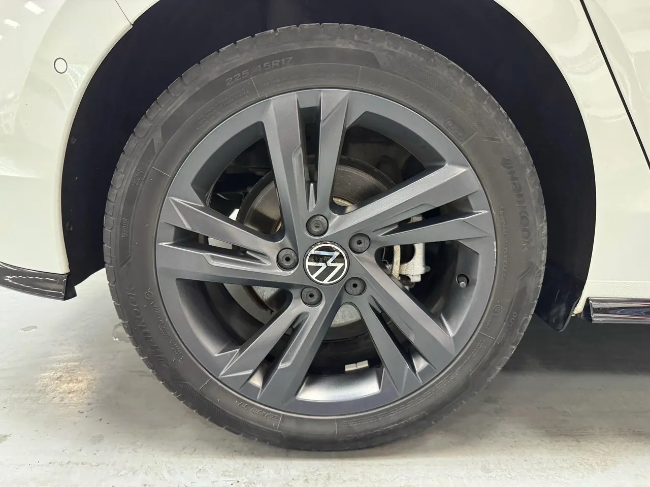 Volkswagen 2021 Golf 8 R-Line 1.4TSI 280TSI Automatic 17