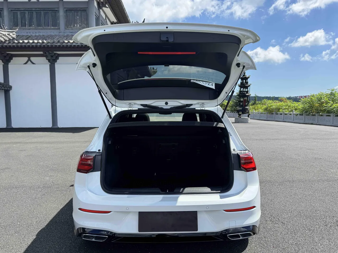Volkswagen 2023 Golf 8 R-Line 1.4TSI 280TSI Lite Automatic 5