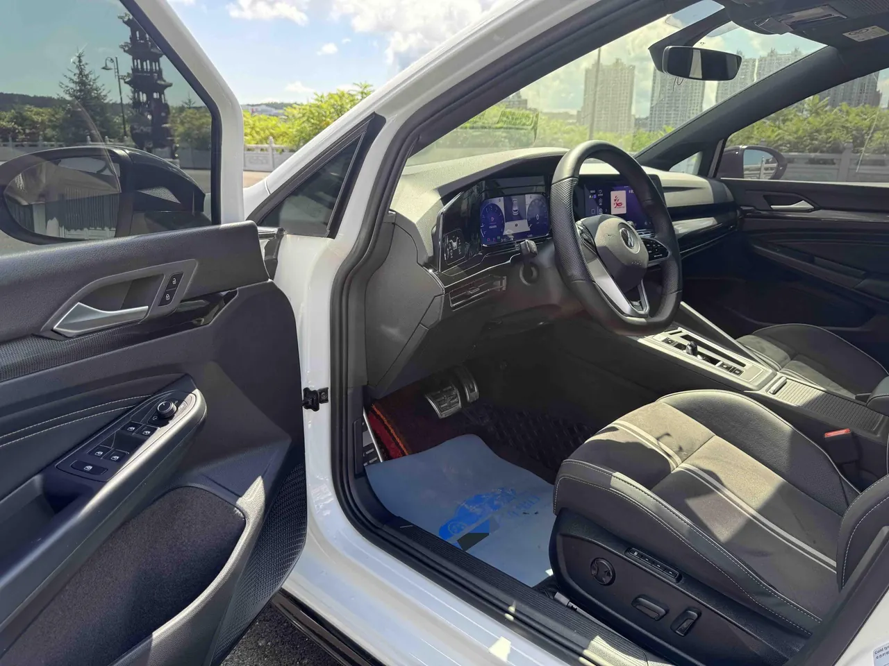 Volkswagen 2023 Golf 8 R-Line 1.4TSI 280TSI Lite Automatic 8