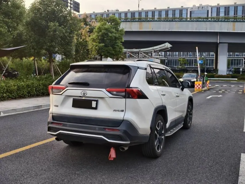 Toyota 2020 RAV4 Rongbo 2.0 Stepless Two-Drive Premium Edition Automatic Gear 7