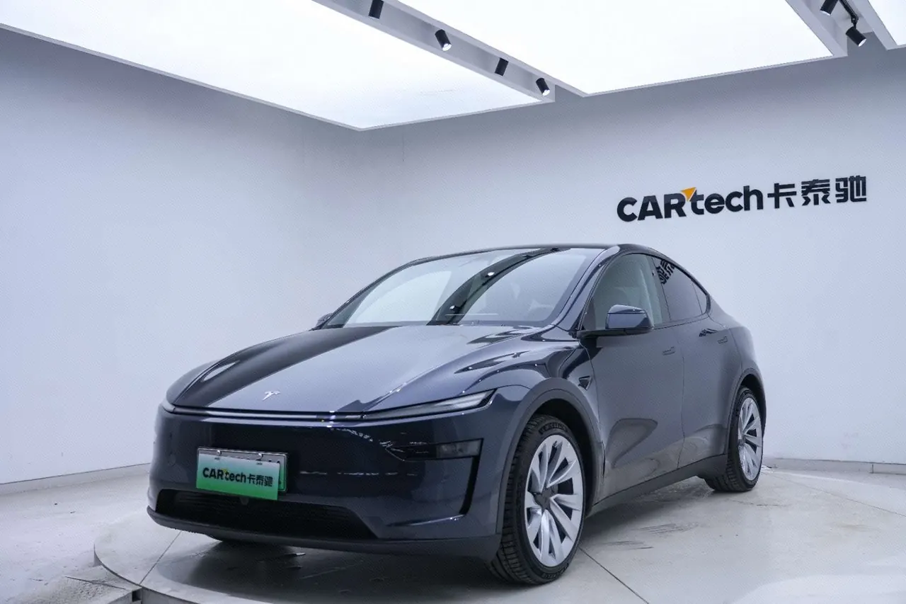 Open image lightbox: Tesla 2025 Model Y long endurance all-wheel drive version automatic transmission