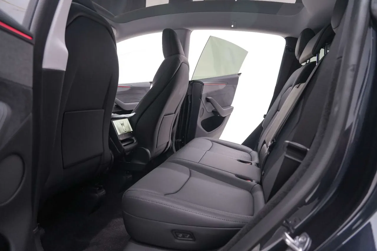 Tesla 2025 Model Y long endurance all-wheel drive version automatic transmission 4