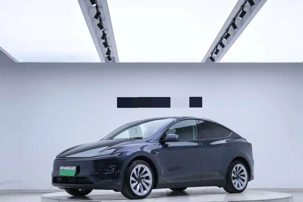 Tesla 2025 Model Y long endurance all-wheel drive version automatic transmission 5