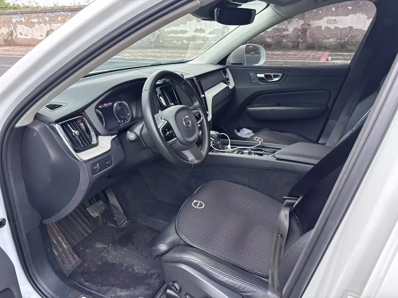 Volvo 2020 XC60 2.0T T5 4-wheel drive Zhiyuan Deluxe Edition Automatic Gear 8