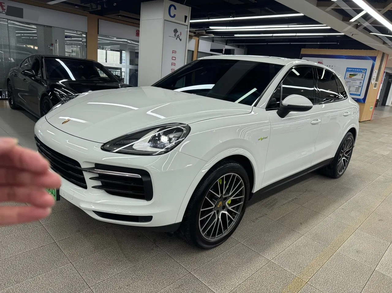 Porsche Cayenne New Energy (Imported) 2021 Cayenne Oil and Electric Hybrid 2.0T Automatic Gear - View 1
