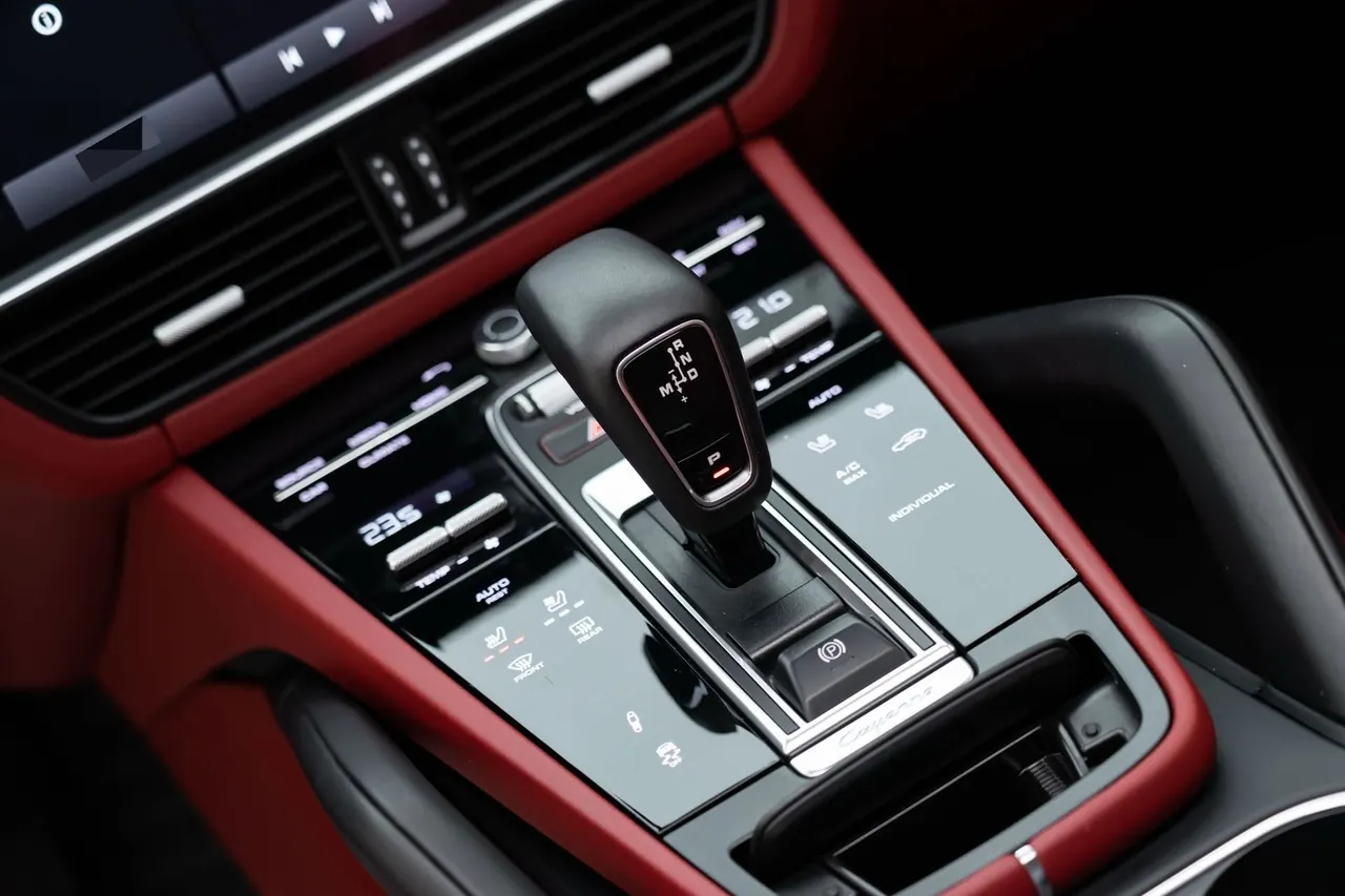 Porsche Cayenne New Energy (Imported) 2021 Cayenne Oil and Electric Hybrid 2.0T Automatic Gear 10