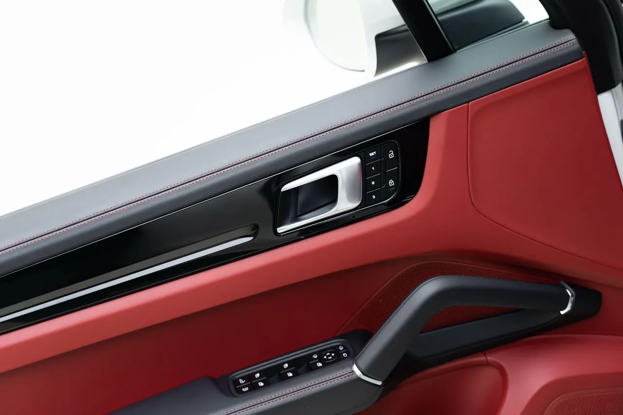 Porsche Cayenne New Energy (Imported) 2021 Cayenne Oil and Electric Hybrid 2.0T Automatic Gear 11