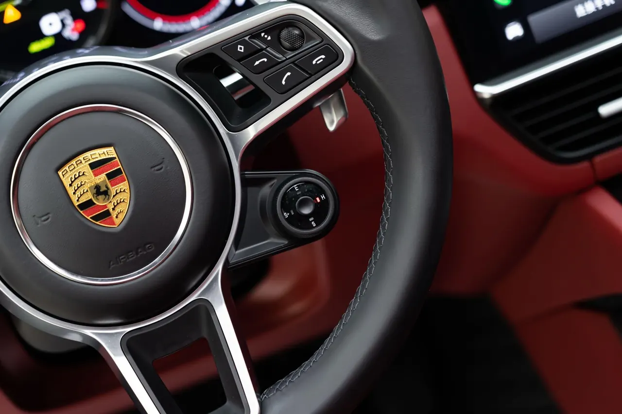 Porsche Cayenne New Energy (Imported) 2021 Cayenne Oil and Electric Hybrid 2.0T Automatic Gear 14