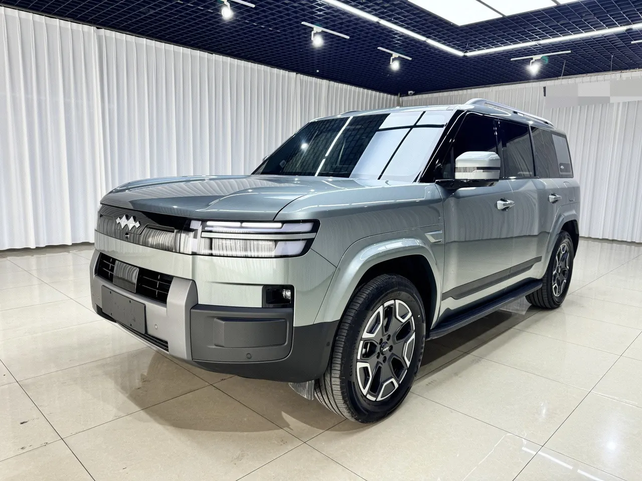 FangChengBao 2025 Titanium 7 1.5T Stepless 200KM Two-Drive Max Edition Automatic Gear - View 1