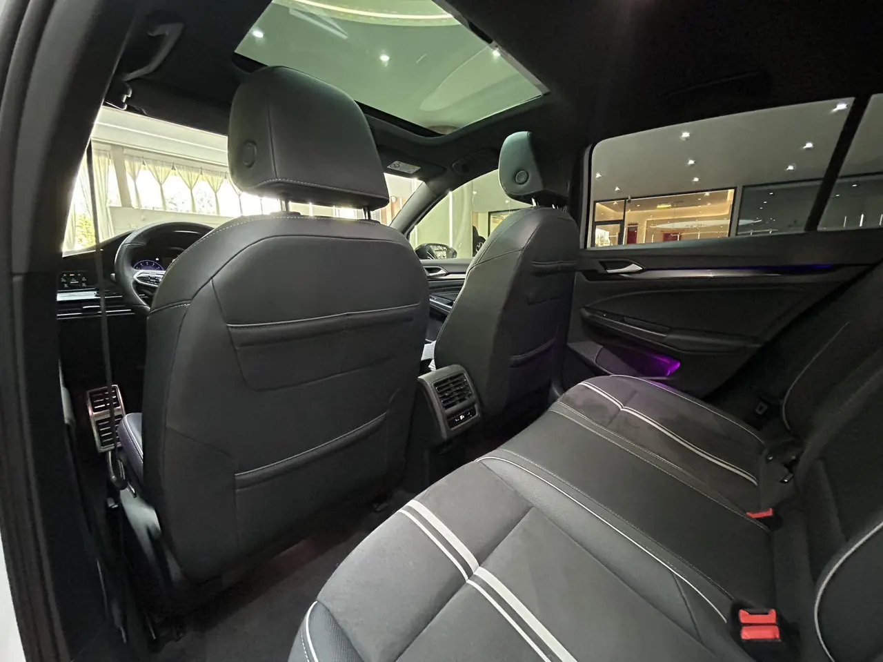 Volkswagen 2023 Golf 8 R-Line 1.4TSI 280TSI Lite Automatic 10