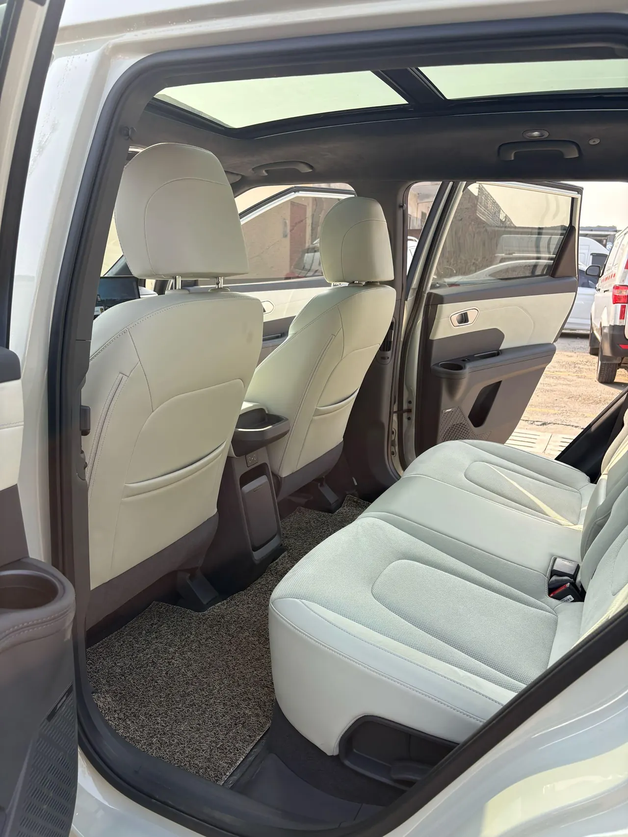 Hyundai 2025 EO Yi Europe Two-Drive TECH Edition 64.2kWh Automatic Gear 8