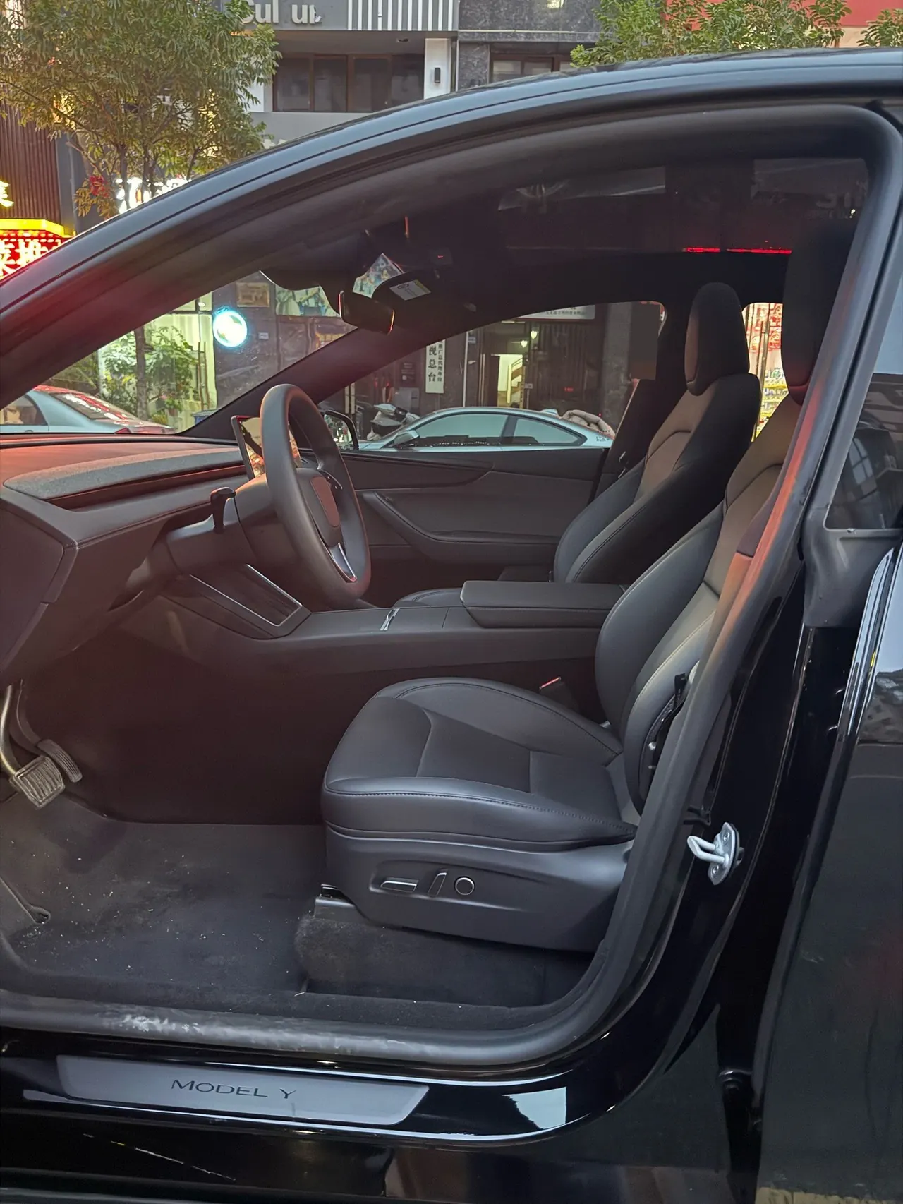 Tesla 2026 Model Y Rear-Wheel-Drive Automatic 3
