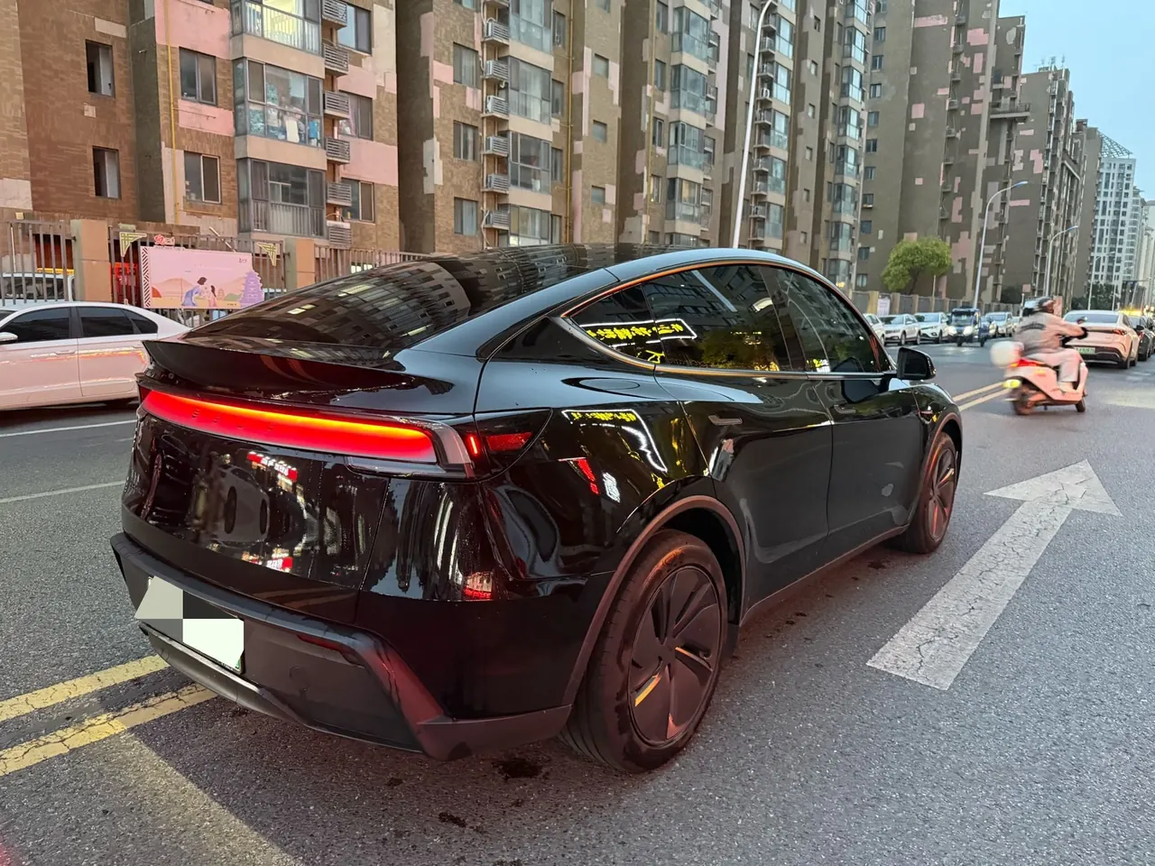 Tesla 2026 Model Y Rear-Wheel-Drive Automatic 8
