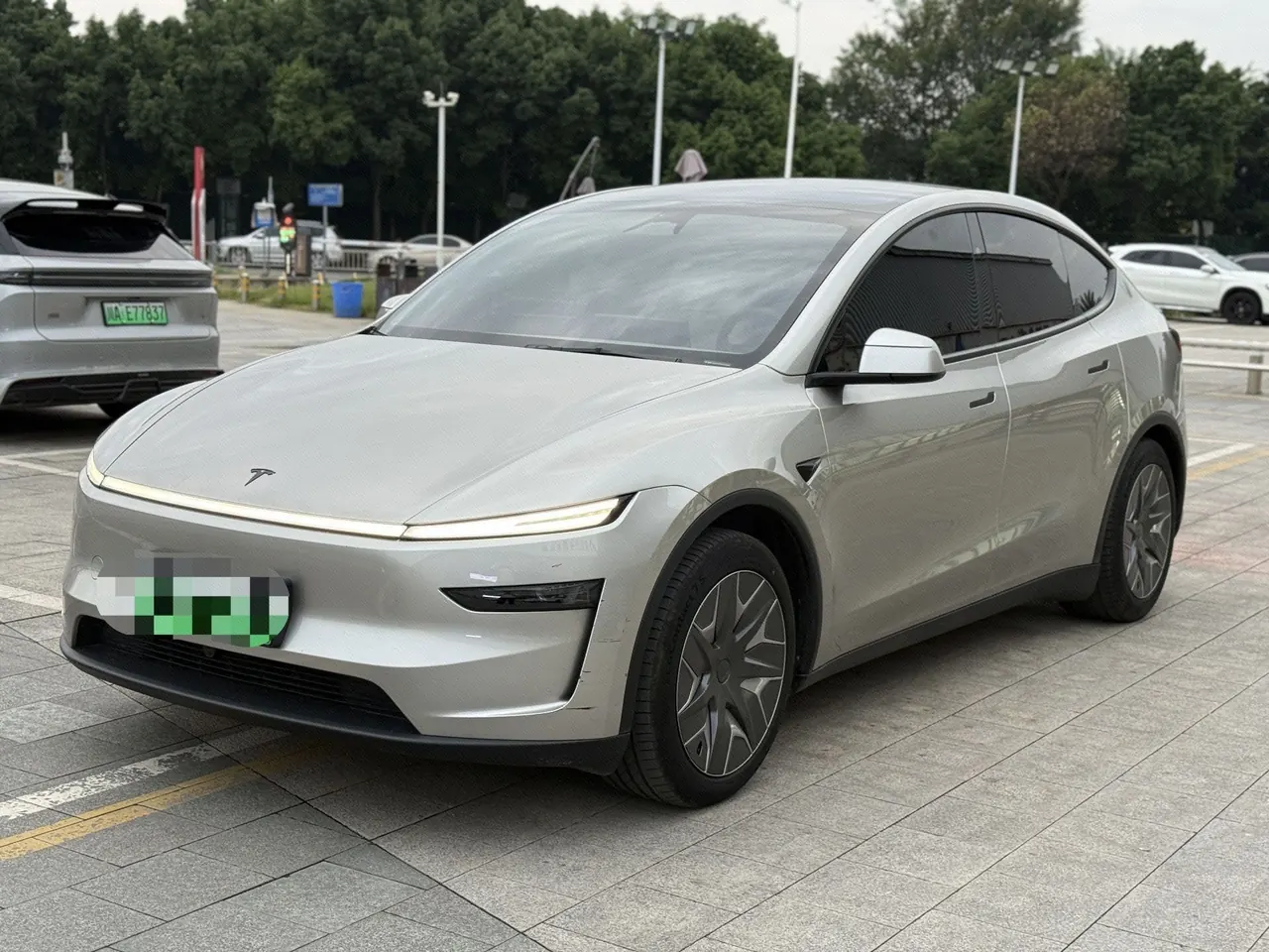 Open image lightbox: Tesla 2025 Model Y L Long Endurance All-Wheel Drive Automatic Transmission