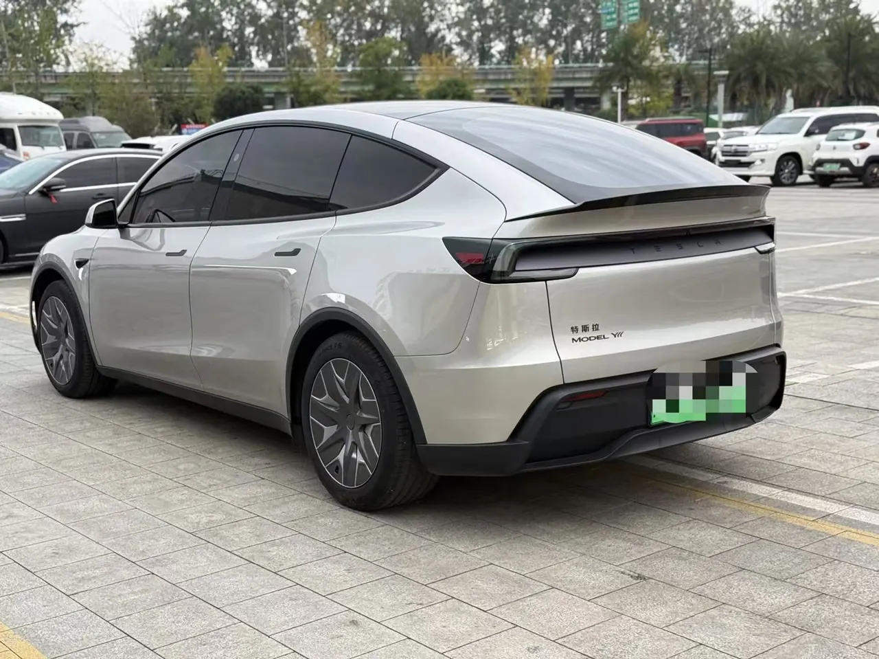 Tesla 2025 Model Y L Long Endurance All-Wheel Drive Automatic Transmission 12