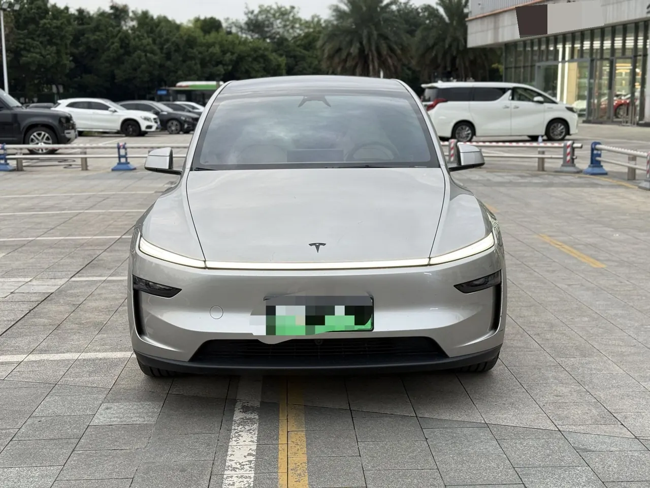 Tesla 2025 Model Y L Long Endurance All-Wheel Drive Automatic Transmission 2