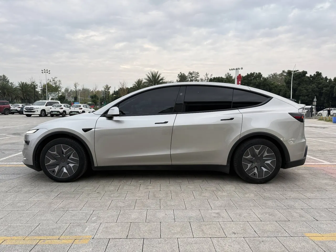 Tesla 2025 Model Y L Long Endurance All-Wheel Drive Automatic Transmission 3