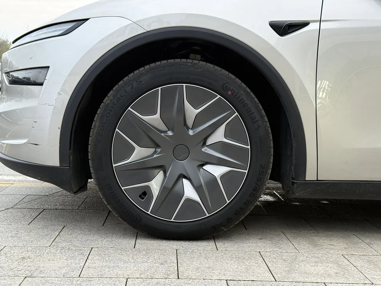 Tesla 2025 Model Y L Long Endurance All-Wheel Drive Automatic Transmission 4