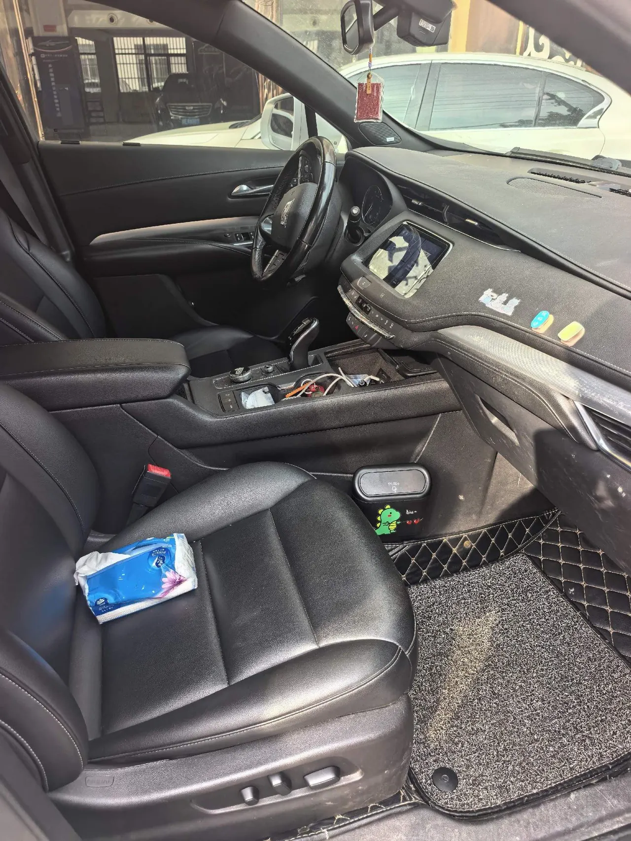 Cadillac 2021 XT4 2.0T 28T Two-Drive Leading Automatic Gear 5