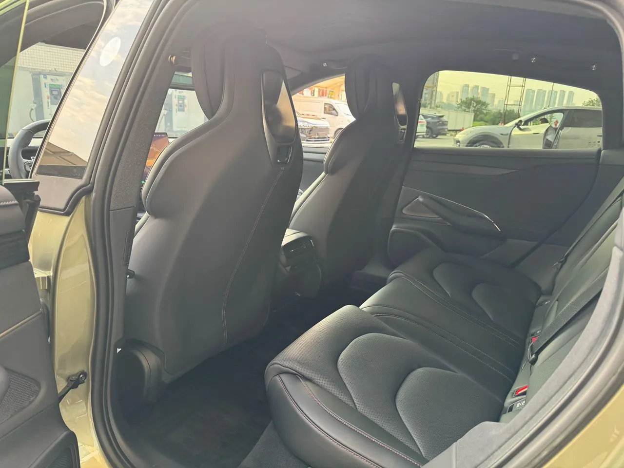MI 2024 SU 7 830km Rear Drive Ultra Long Endurance High-end Smart Drive Pro Edition Automatic Gear 7