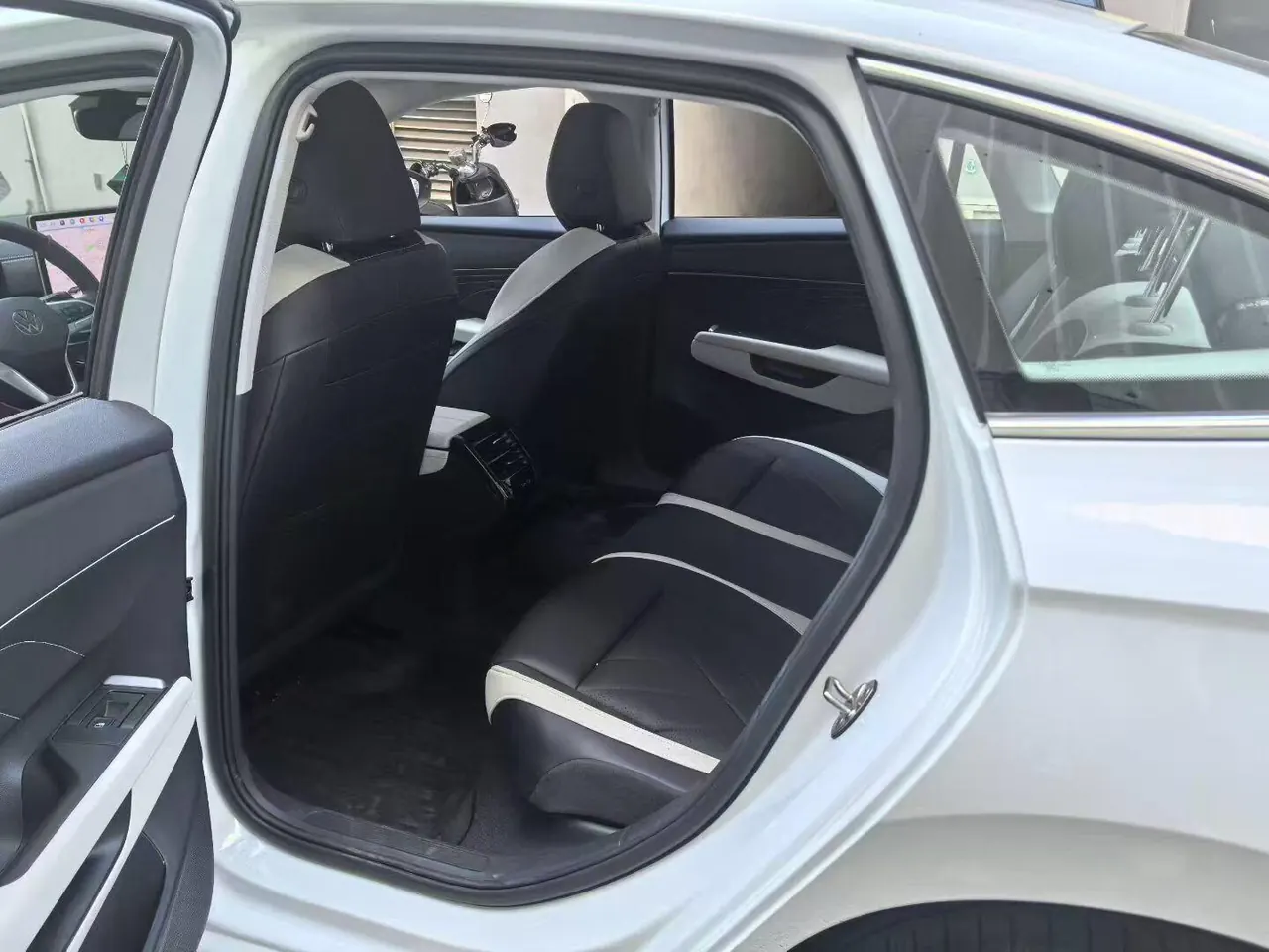 Volkswagen 2026 Sagittarius L 1.5TSI 300TSI Luxury Automatic 3