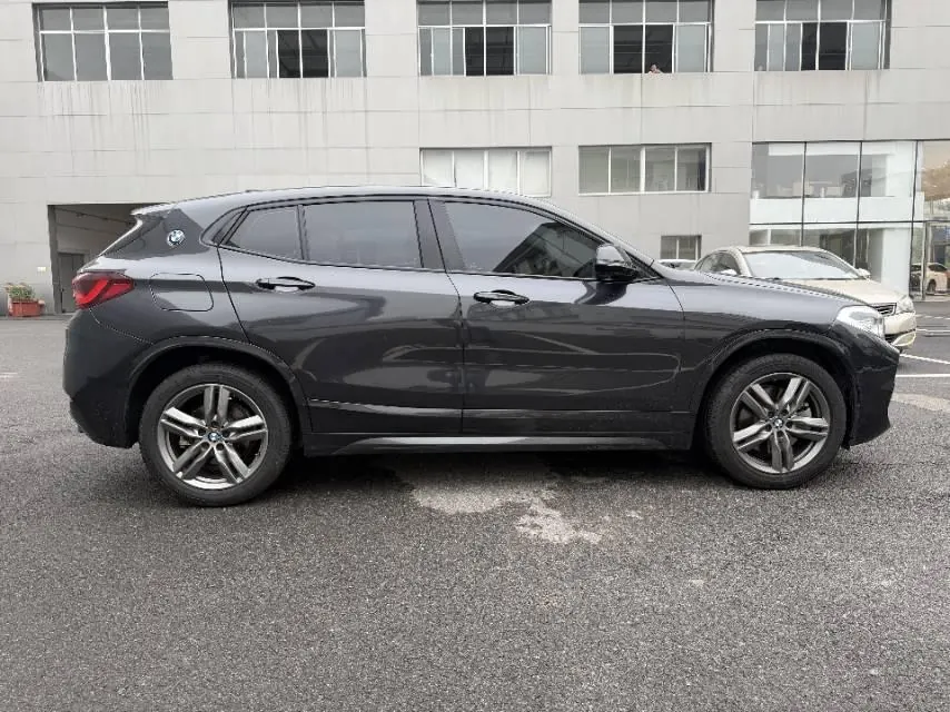 BMW 2022 X2 sDrive25i 2.0T M sports suit automatic gear 2