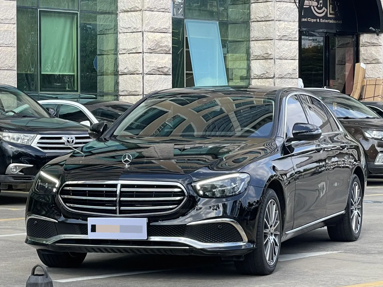 Открыть галерею: Mercedes Benz E Class 2021 E 260 L 48V 1.5T Automatic