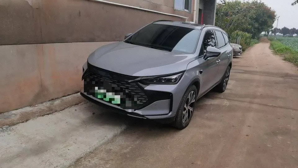 Открыть галерею: BYD Tang New Energy 2025 Tang DM-i 1.5T Stepless Smart Driving Edition 115KM Honorable Automatic Gear