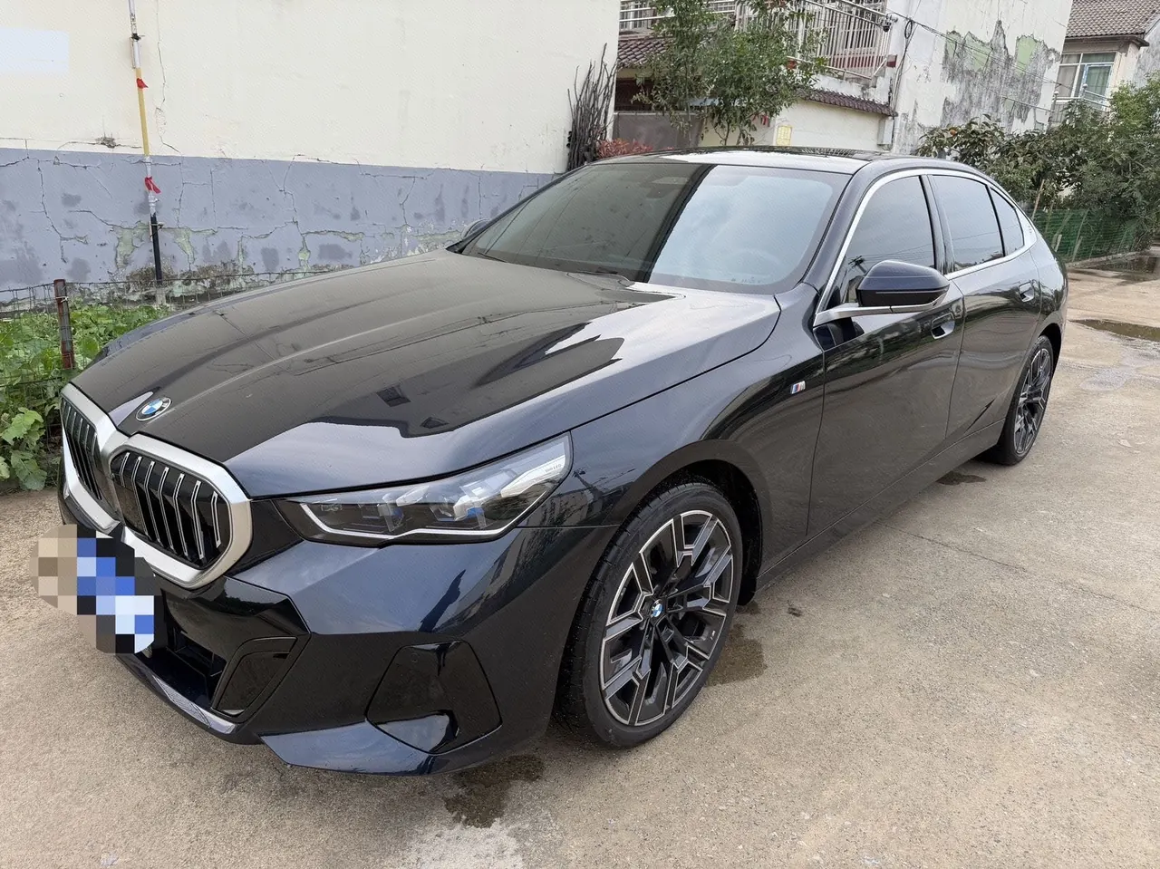 打开图片灯箱:BMW 5 series 2025 530Li 48V 2.0T exclusive m sports suit automatic gear