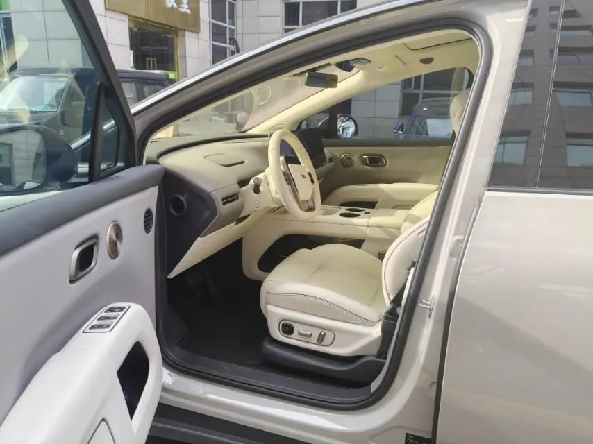 Li 2025 i8 Standard Edition Automatic Gear 7