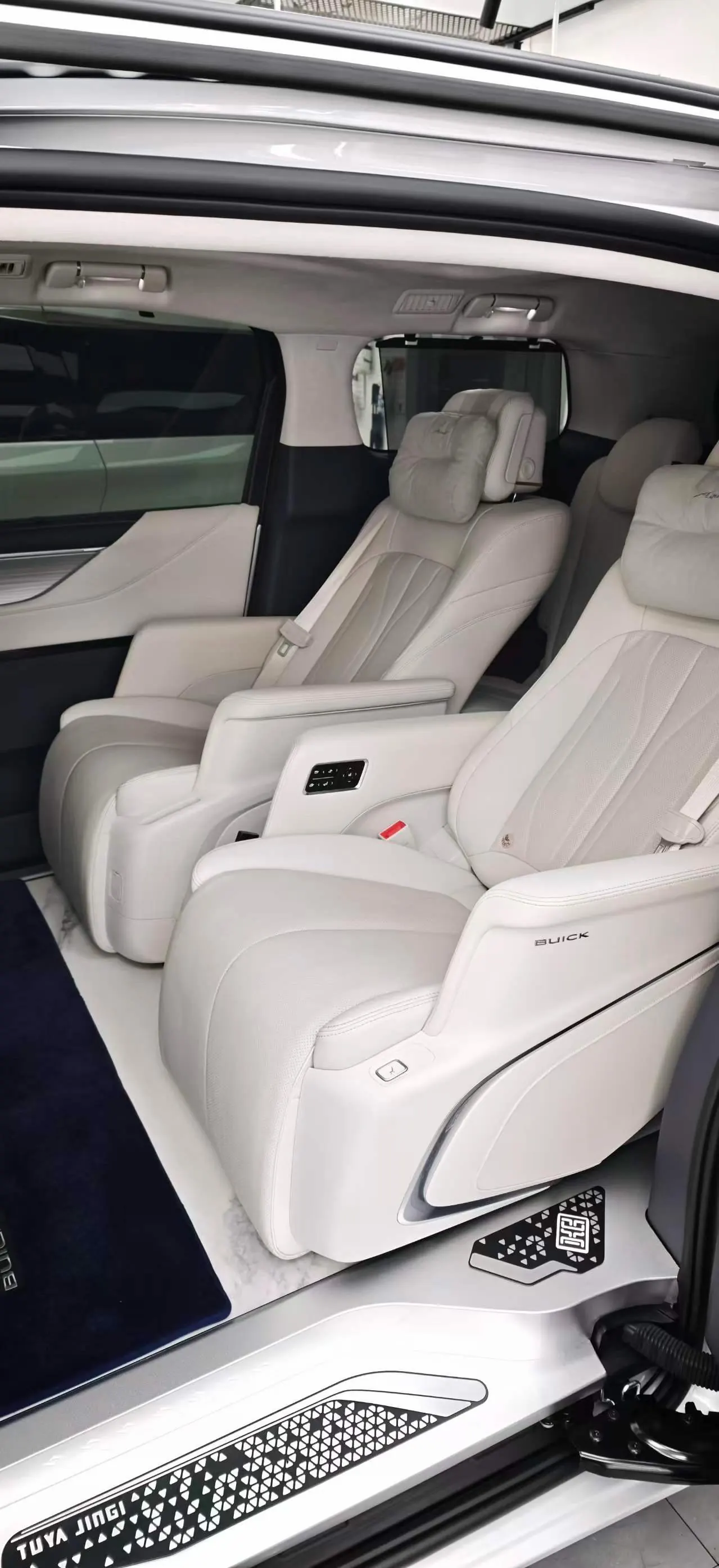 Buick 2025 GL8 ES Lu Zun 48V 2.0T Enjoy and Yue Aivia Edition Automatic Gear 4
