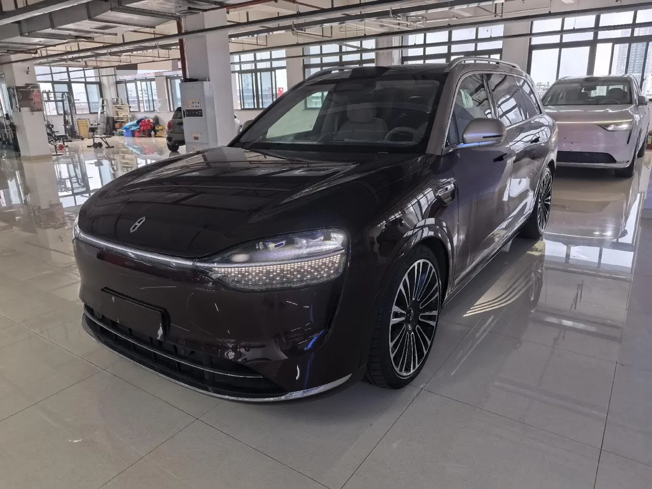 Open image lightbox: AITO 2025 AITO M9 extended range Ultra version 52kWh5 seat version automatic gear