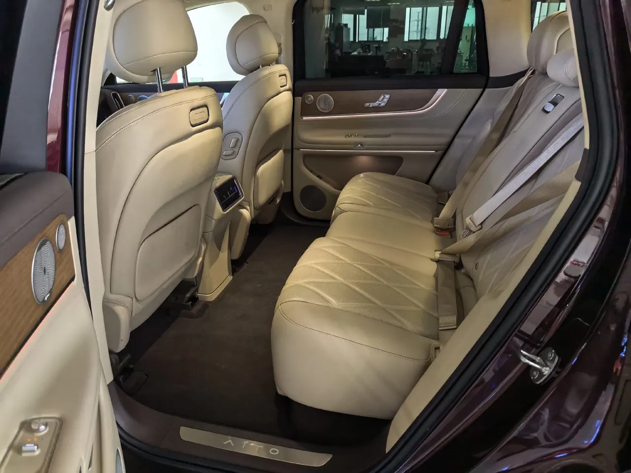 AITO 2025 AITO M9 extended range Ultra version 52kWh5 seat version automatic gear 4