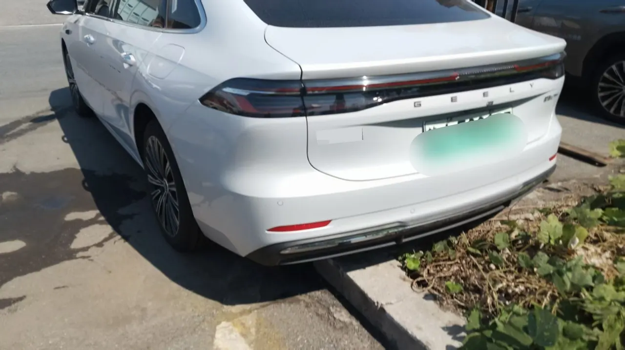 Geely Galaxy 2026 A7 EM-i 1.5 235km Starship Edition Automatic Gear 3