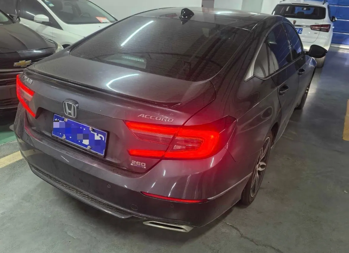 Honda 2022 10th Generation Accord 1.5T Stepless 260TURBO Magic Night Premium Edition Automatic Gear 4