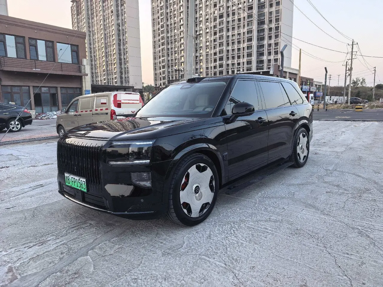 Zeekr 2025 Zeekr 9X 2.0T Hyper Edition 70kWh Automatic Gear - View 1