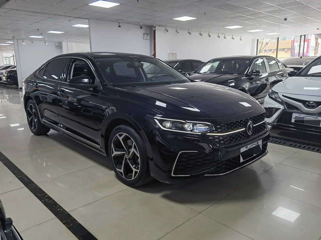 Volkswagen 2025 Passat 2.0TSI 380TSI outstanding star dragon version automatic gear 3