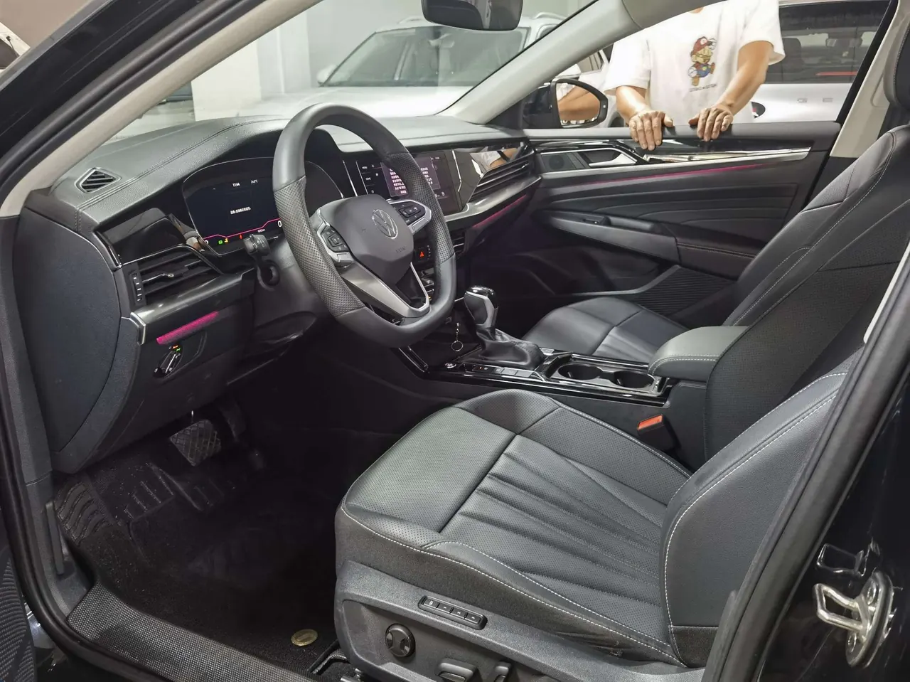 Volkswagen 2025 Passat 2.0TSI 380TSI outstanding star dragon version automatic gear 4