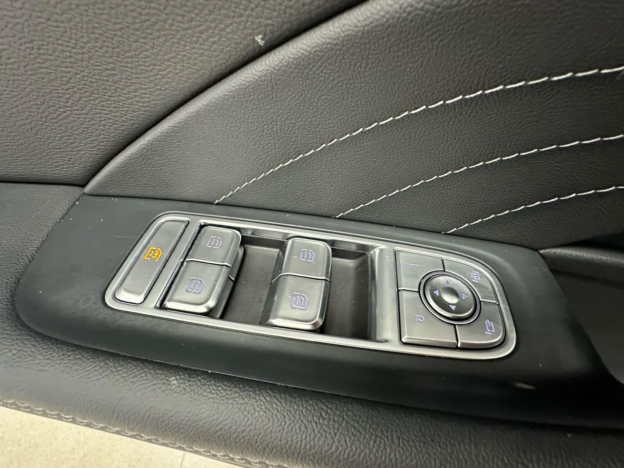 HongQi 2025 H5 1.5T Flag Rhyme 500000 Commemorative Automatic Gear 15