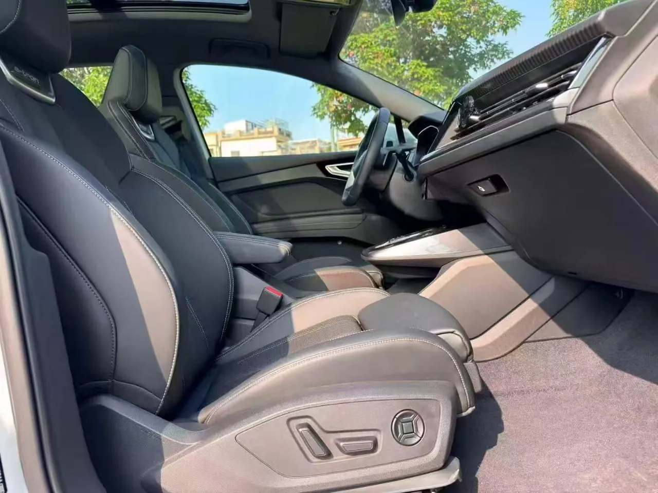 Audi 2024 Q4 e-tron 40 Creation Edition Automatic Gear 2