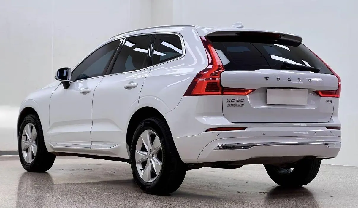 Volvo 2022 XC60 48V 2.0T B5 4-wheel-drive Zhiyi Deluxe Edition Automatic Gear 2