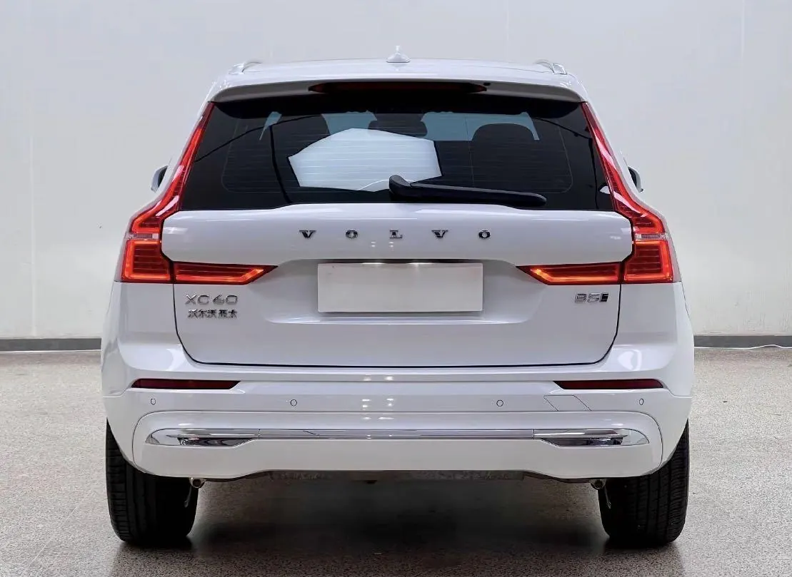 Volvo 2022 XC60 48V 2.0T B5 4-wheel-drive Zhiyi Deluxe Edition Automatic Gear 5