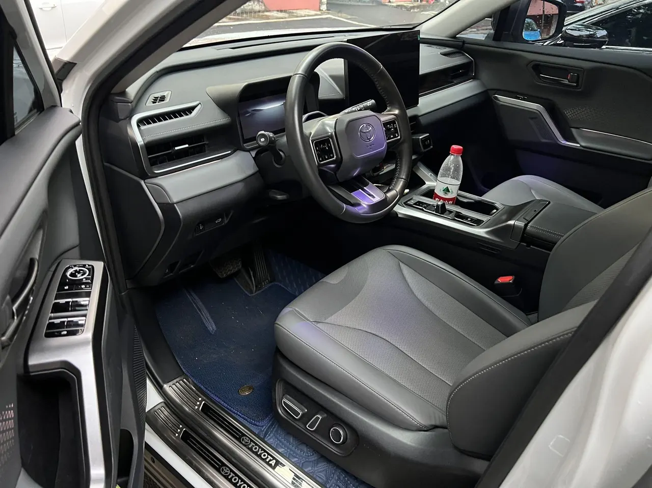 Toyota 2026 RAV4 Rongfang Double Engine 2.0 Stepless Two-Drive Deluxe Automatic Gear 2