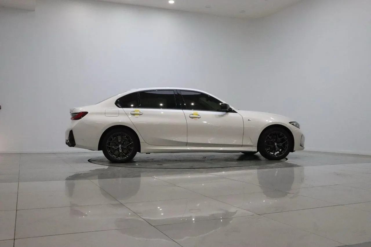 BMW 3 Series 2025 330Li 2.0T M Sports Obsidian Night Suit Automatic Gear 4