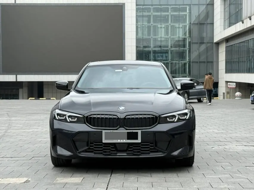 BMW 3 Series 2025 330Li 2.0T M Sports Obsidian Night Suit Automatic Gear 2