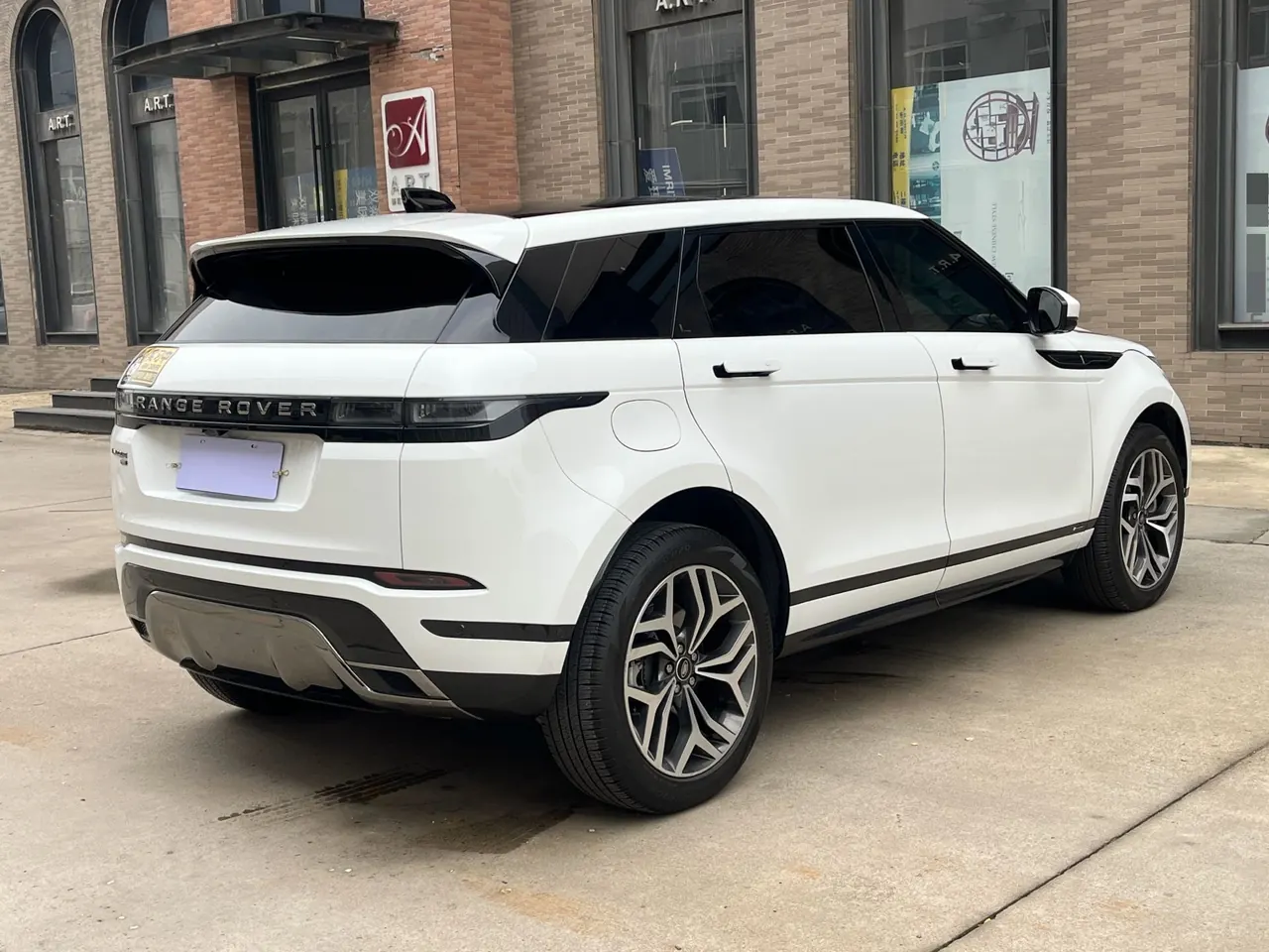 Land Rover 2022 Range Rover Aurora L 48V 2.0T 249PS R-Dynamic HSE Luxury Edition Automatic Gear 10