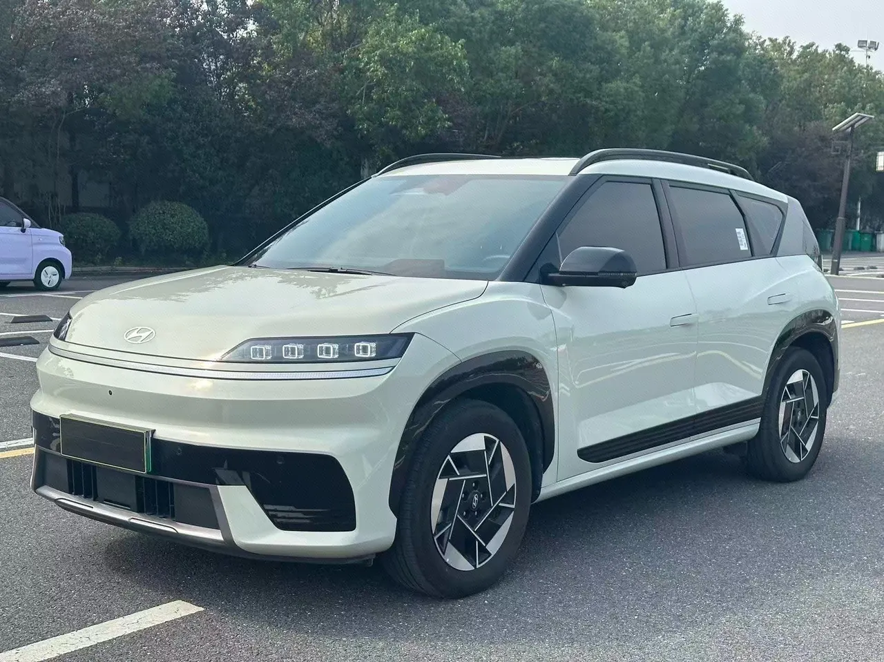 Открыть галерею: Hyundai 2025 EO Yi Europe Two-Drive TECH Edition 64.2kWh Automatic Gear